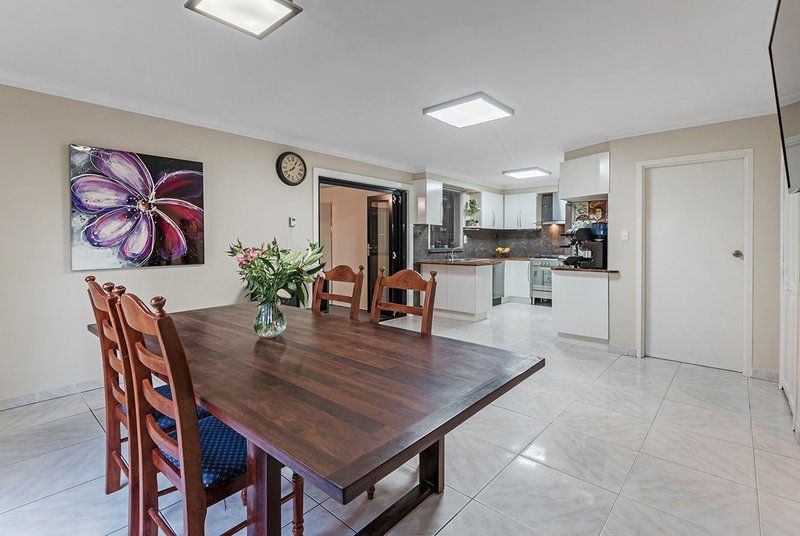 Photo - 28 Alma Street, Craigieburn VIC 3064 - Image 3