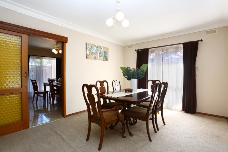 Photo - 28 Alvarado Avenue, Thomastown VIC 3074 - Image 8