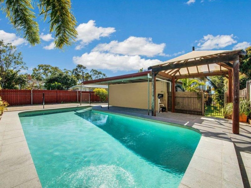 Photo - 28 Amaroo Street, Boyne Island QLD 4680 - Image 2