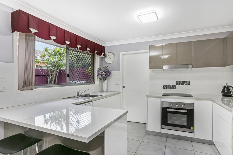 Photo - 2/8 Anthea Place, Dapto NSW 2530 - Image 2