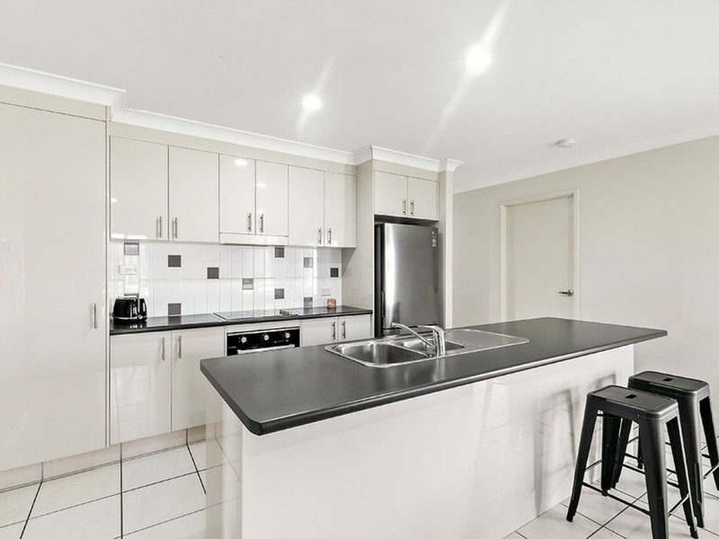 Photo - 28 Antonson Cres , Mudgeeraba QLD 4213 - Image 3