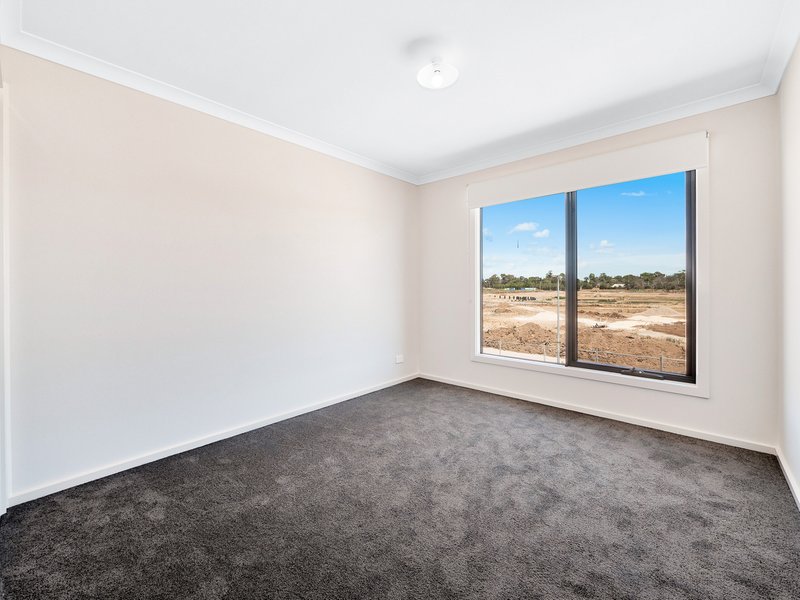 Photo - 28 Apium Street, Clyde VIC 3978 - Image 10