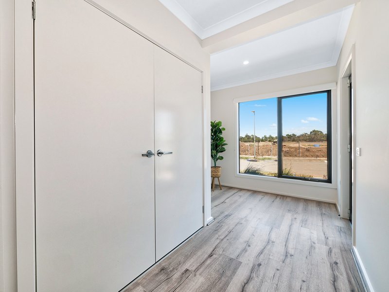 Photo - 28 Apium Street, Clyde VIC 3978 - Image 16