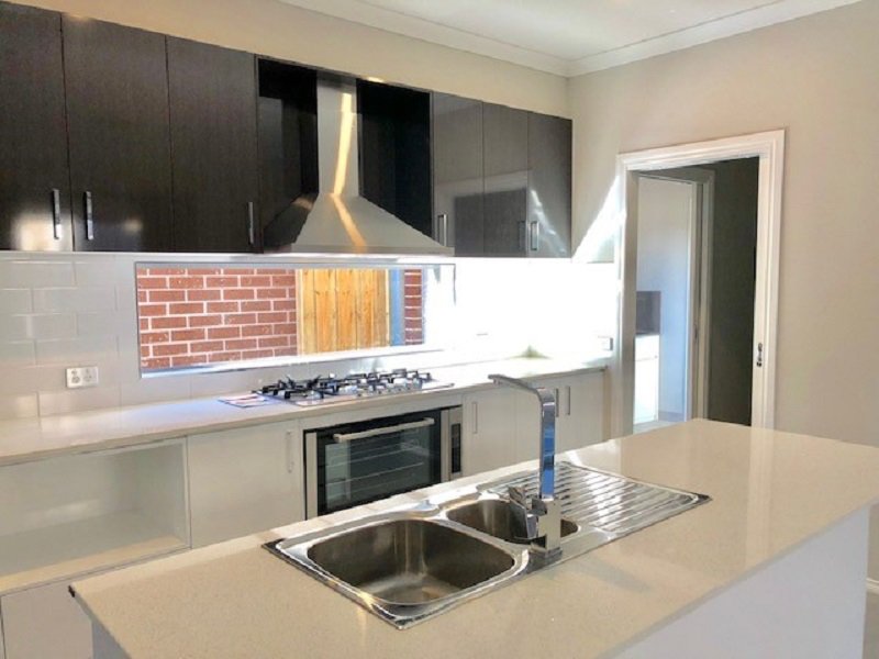 Photo - 28 Aquatic Drive, Cranbourne West VIC 3977 - Image 4