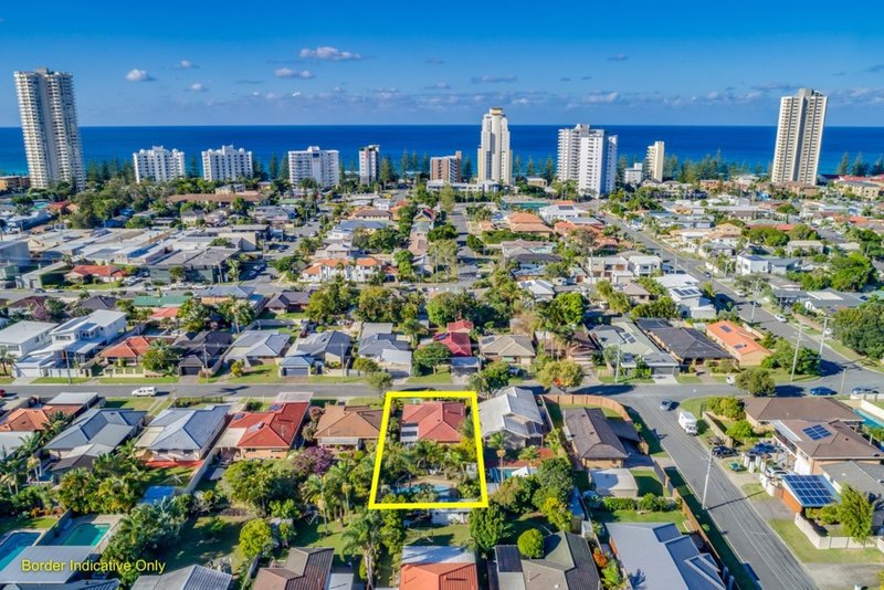 Photo - 28 Aruma Av , Burleigh Waters QLD 4220 - Image