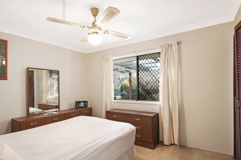 Photo - 28 Aruma Av , Burleigh Waters QLD 4220 - Image 12