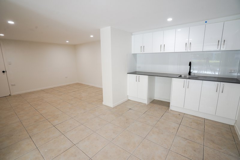 Photo - 28 Ashburton Street, Chapel Hill QLD 4069 - Image 7
