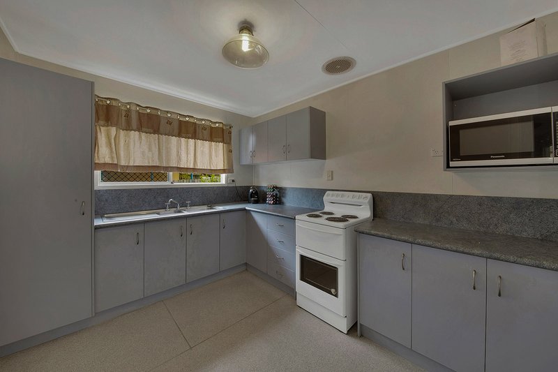 Photo - 28 Aspland Street, Clinton QLD 4680 - Image 4