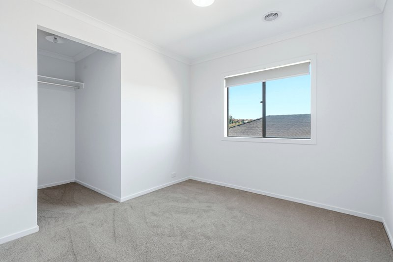 Photo - 28 Auburn Crescent, Bacchus Marsh VIC 3340 - Image 13