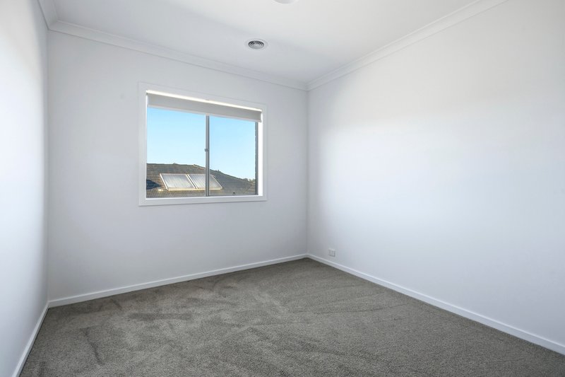 Photo - 28 Auburn Crescent, Bacchus Marsh VIC 3340 - Image 15