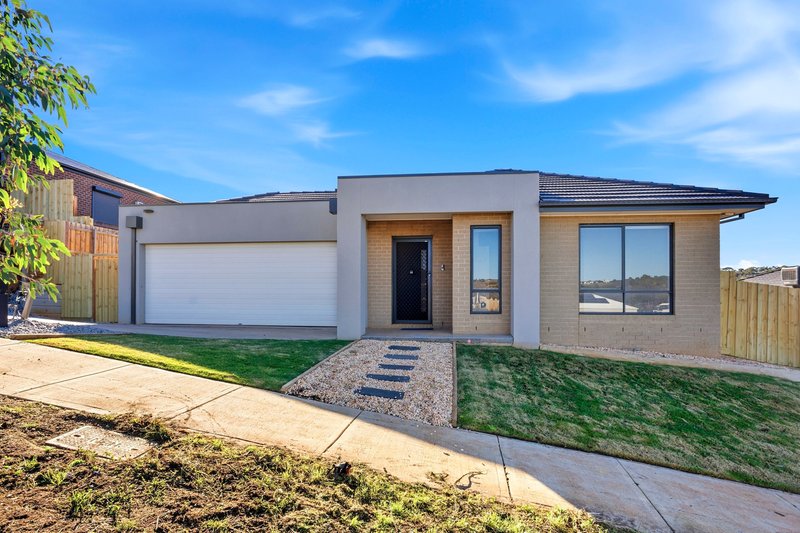 Photo - 28 Auburn Crescent, Bacchus Marsh VIC 3340 - Image 1