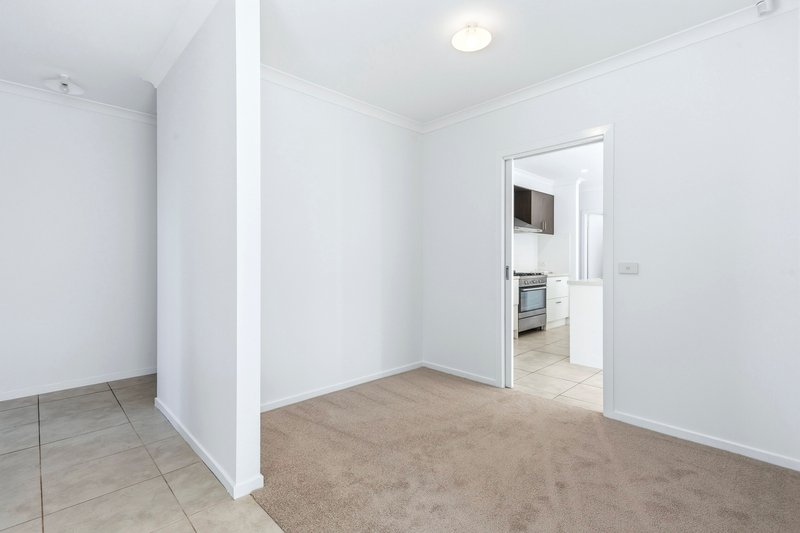 Photo - 28 Auburn Crescent, Bacchus Marsh VIC 3340 - Image 8