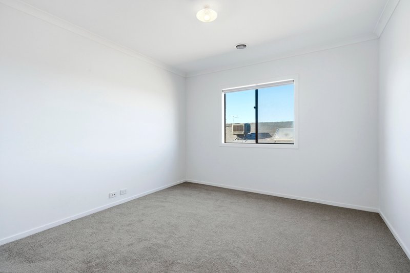 Photo - 28 Auburn Crescent, Bacchus Marsh VIC 3340 - Image 16