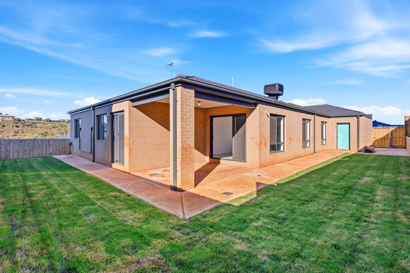 Photo - 28 Auburn Crescent, Bacchus Marsh VIC 3340 - Image 18