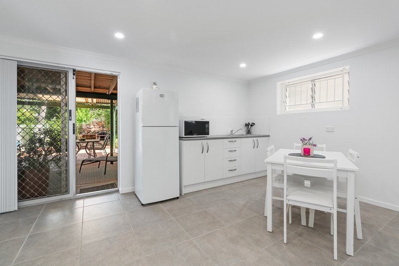 Photo - 28 Backford Street, Chermside West QLD 4032 - Image 3