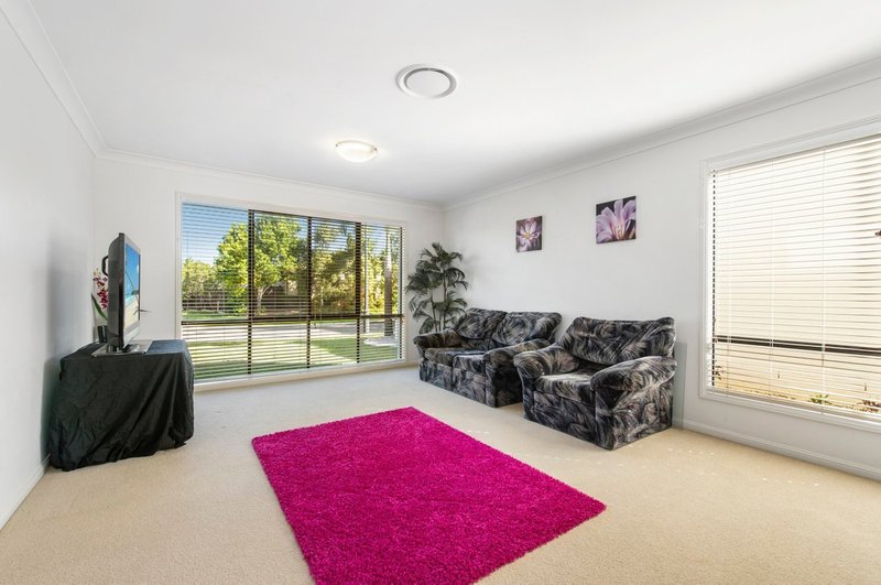 Photo - 28 Ballesteros Street, North Lakes QLD 4509 - Image 3