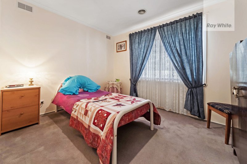 Photo - 28 Bank Street, Craigieburn VIC 3064 - Image 8