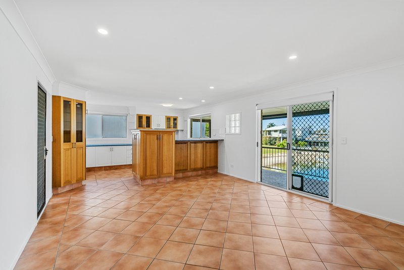 Photo - 2/8 Barracuda Court, Palm Beach QLD 4221 - Image 2