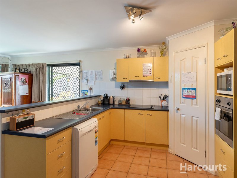 Photo - 28 Barrington Close, Murrumba Downs QLD 4503 - Image 4