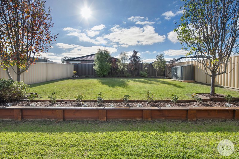 Photo - 28 Baudinette Drive, Sebastopol VIC 3356 - Image 12