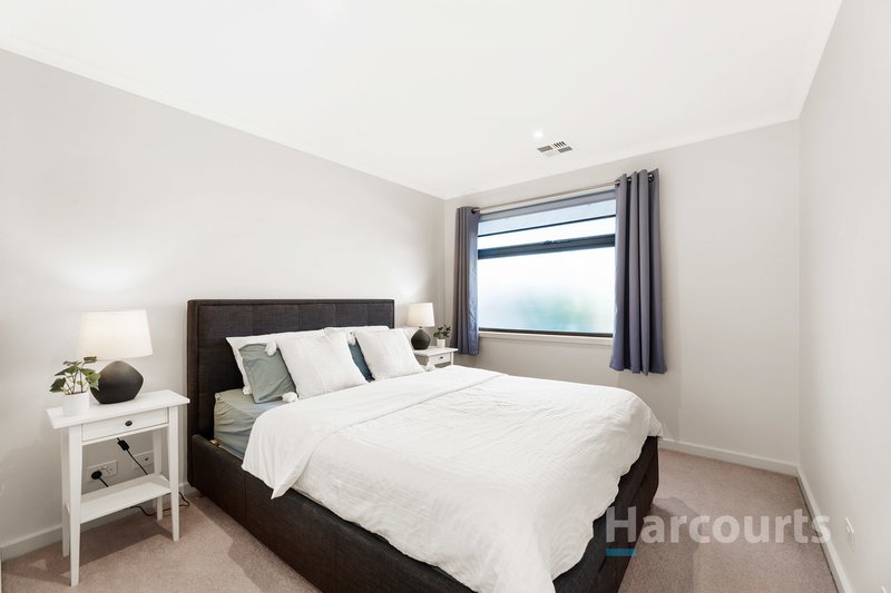 Photo - 28 Beachwood Drive, Wantirna South VIC 3152 - Image 7