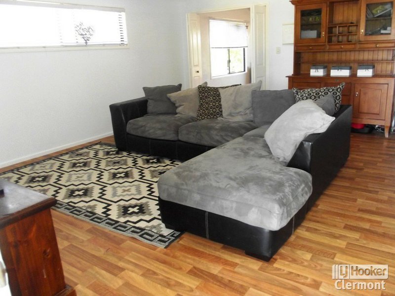 Photo - 28 Beatty Street, Clermont QLD 4721 - Image 2