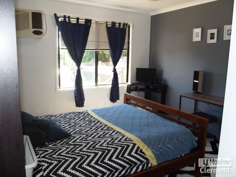 Photo - 28 Beatty Street, Clermont QLD 4721 - Image 12