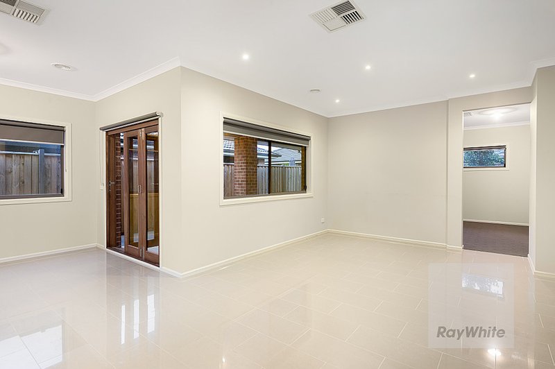 Photo - 28 Bedervale Loop, Doreen VIC 3754 - Image 3