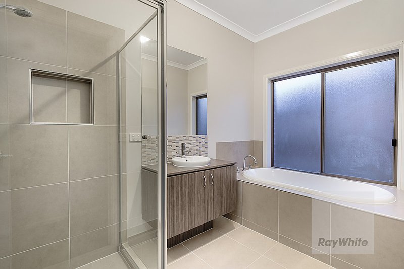 Photo - 28 Bedervale Loop, Doreen VIC 3754 - Image 7