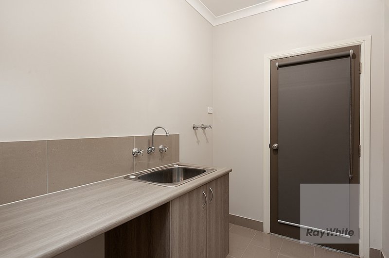 Photo - 28 Bedervale Loop, Doreen VIC 3754 - Image 8