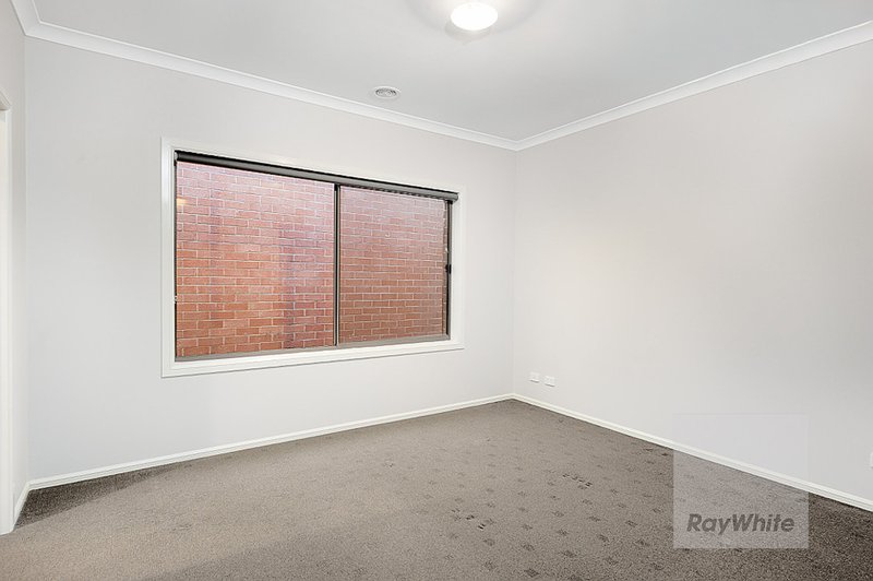 Photo - 28 Bedervale Loop, Doreen VIC 3754 - Image 11