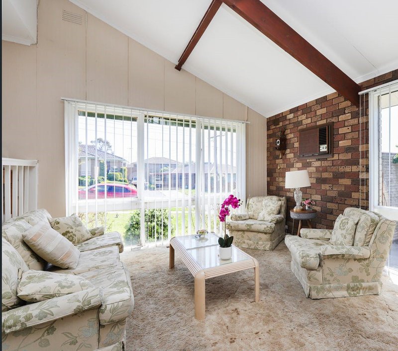 Photo - 28 Beresford Crescent, Gladstone Park VIC 3043 - Image 6