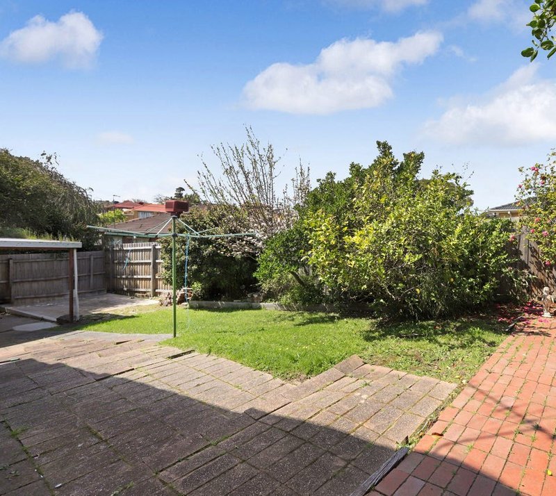 Photo - 28 Beresford Crescent, Gladstone Park VIC 3043 - Image 13