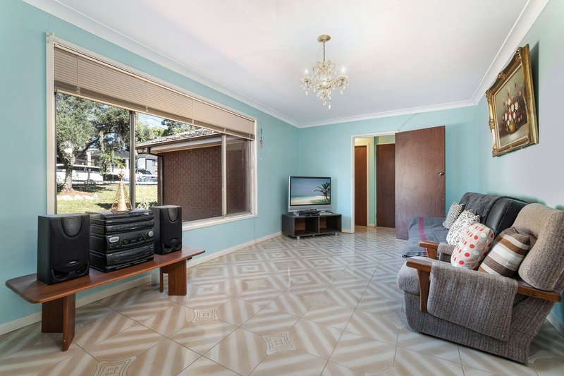 Photo - 28 Binalong Avenue, Georges Hall NSW 2198 - Image 2