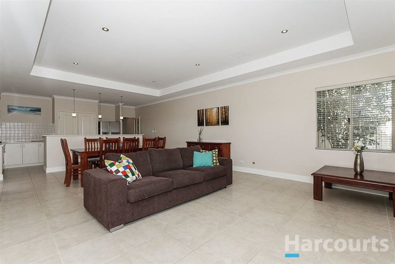 Photo - 28 Bingarra Crescent, Tapping WA 6065 - Image 5