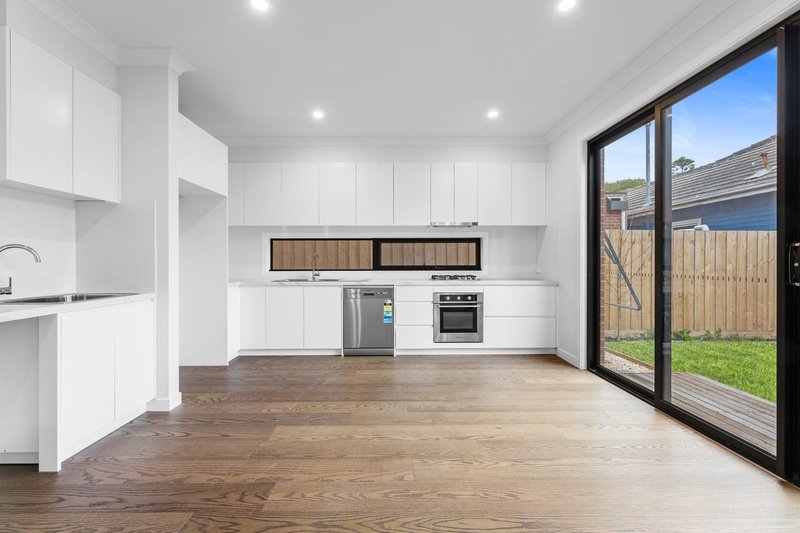 Photo - 2/8 Birdwood Avenue, Dandenong VIC 3175 - Image 3