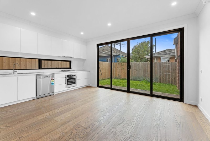 Photo - 2/8 Birdwood Avenue, Dandenong VIC 3175 - Image 4