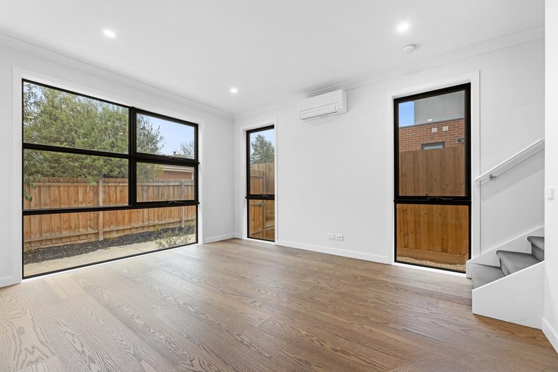 Photo - 2/8 Birdwood Avenue, Dandenong VIC 3175 - Image 5