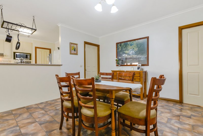 Photo - 28 Blair Drive, Kyneton VIC 3444 - Image 4