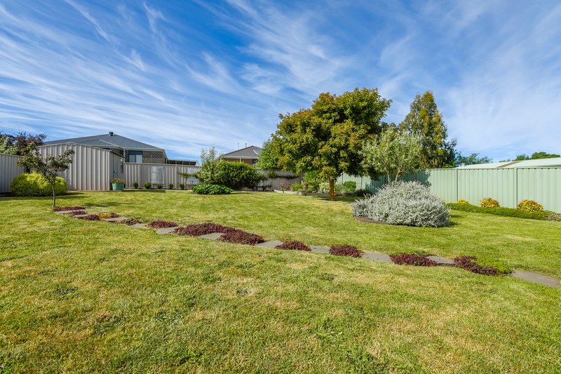 Photo - 28 Blair Drive, Kyneton VIC 3444 - Image 18