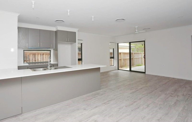 Photo - 28 Bloomfield Ave , Park Ridge QLD 4125 - Image 2