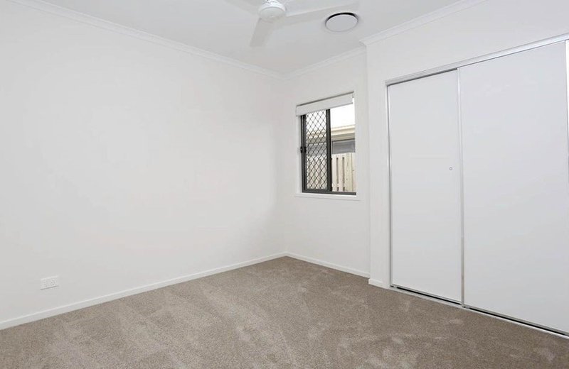 Photo - 28 Bloomfield Ave , Park Ridge QLD 4125 - Image 7