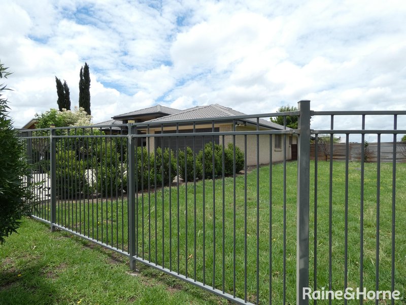 Photo - 28 Bohenia Crescent, Moree NSW 2400 - Image 8