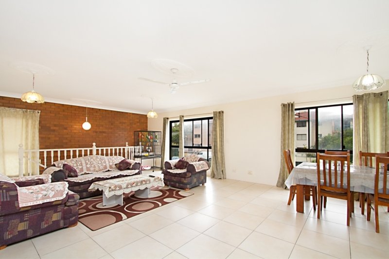 Photo - 28 Bolton Street, Coolangatta QLD 4225 - Image 3