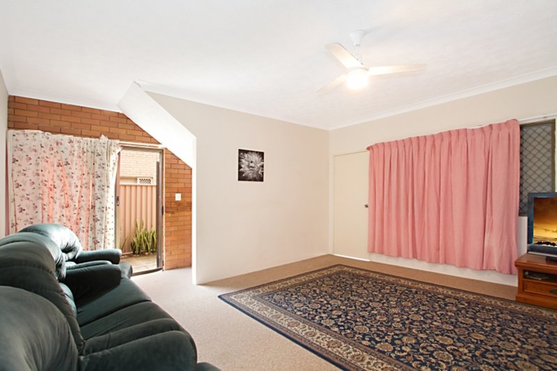 Photo - 28 Bolton Street, Coolangatta QLD 4225 - Image 6