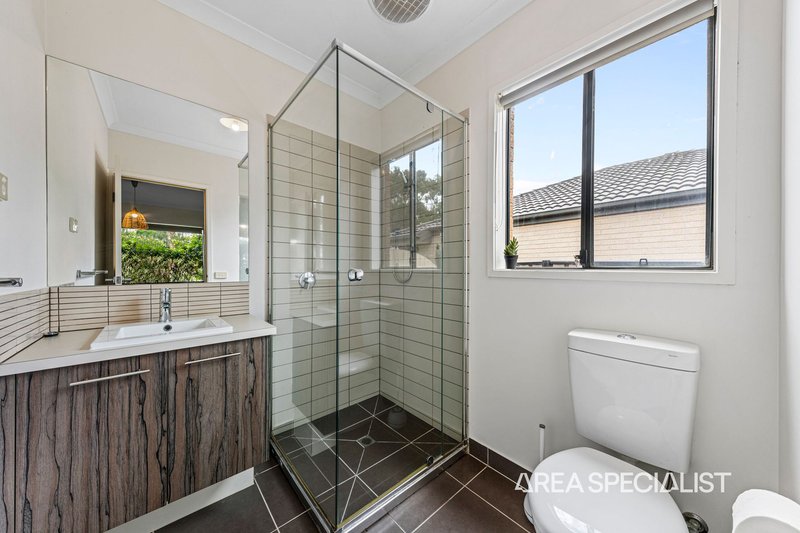 Photo - 28 Bonneville Parade, Pakenham VIC 3810 - Image 6