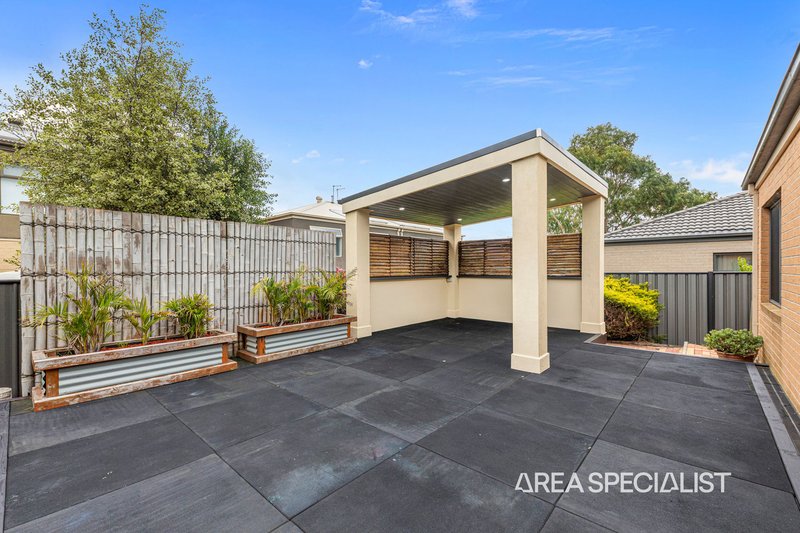 Photo - 28 Bonneville Parade, Pakenham VIC 3810 - Image 8