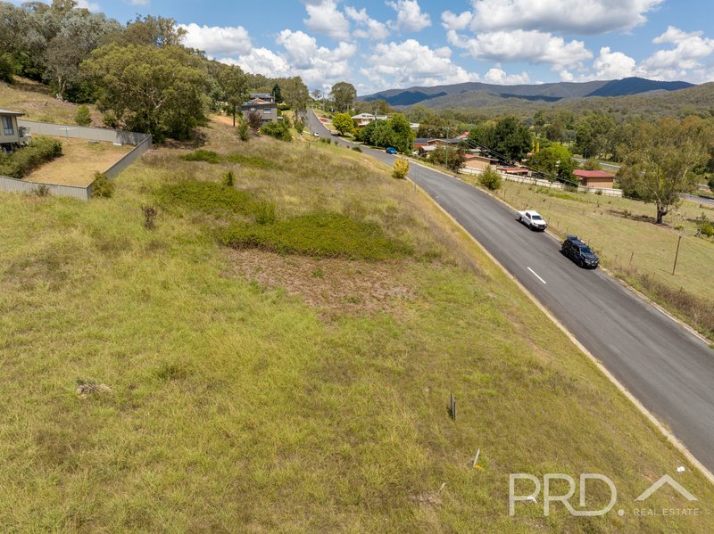 Photo - 28 Booral Avenue, Tumut NSW 2720 - Image 6