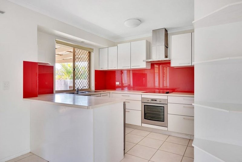 Photo - 28 Bottlebrush Drive, Regents Park QLD 4118 - Image 4