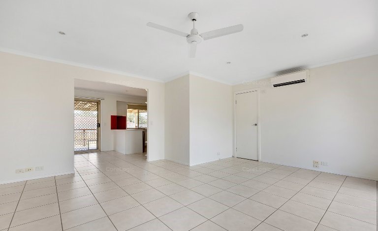 Photo - 28 Bottlebrush Drive, Regents Park QLD 4118 - Image 6